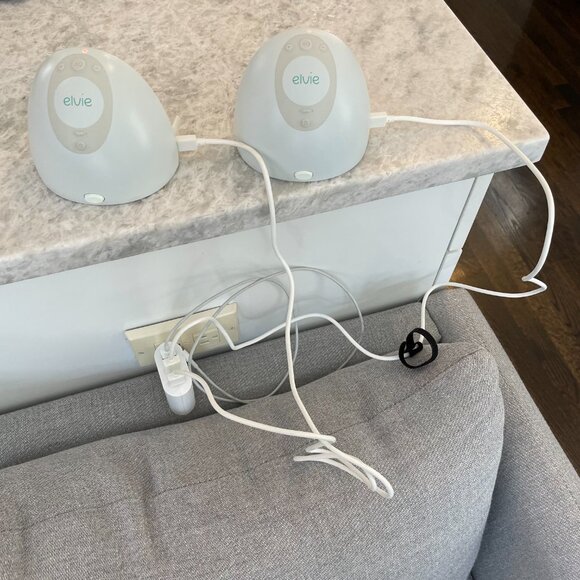 *Great Condition* Elvie Pump (Double Wearable Breast Pumps) + Extra Accessories - Picture 7 of 9
